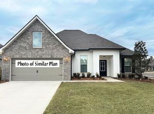 6 Bon Ami Dr, Freeport, FL 32439