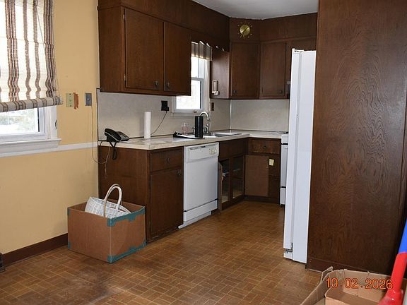 3rd image of 319 Barr Ave