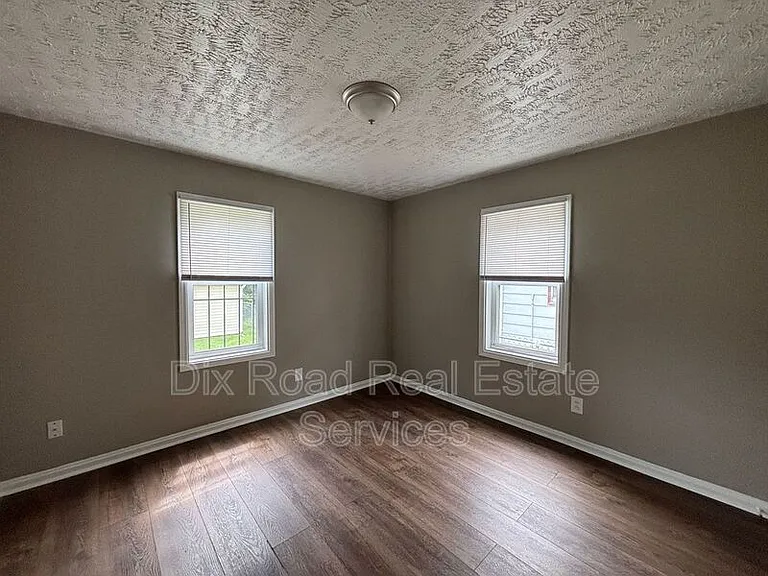 660 Gramont Ave — Photo 19