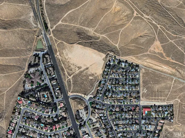 6215 S Fairfax Rd, Bakersfield, CA 93307