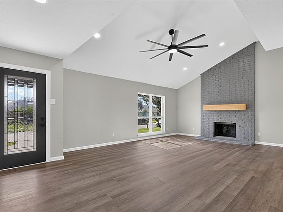 4th image of 2213 Saharah Dr