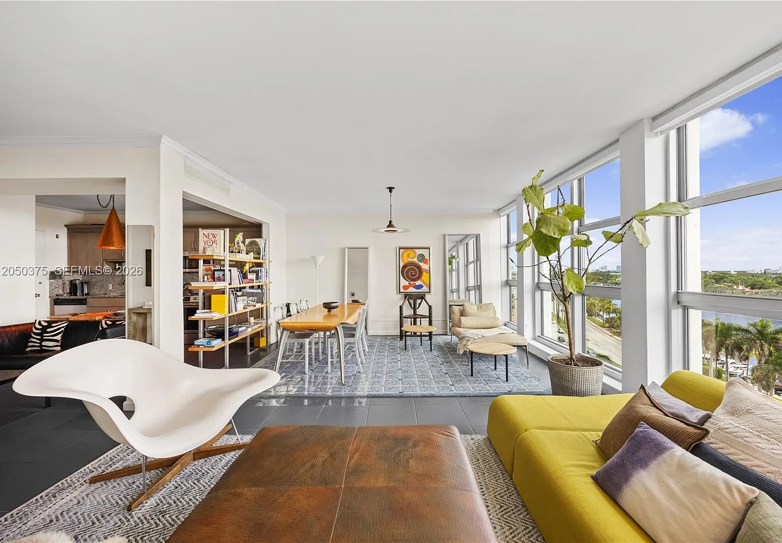 Crystal House Condo — Photo 3