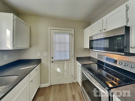 5th image of 140 Diamond Dr