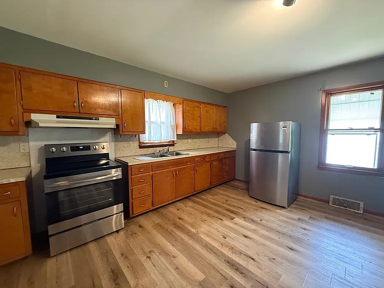 2051 N Main St — Photo 5