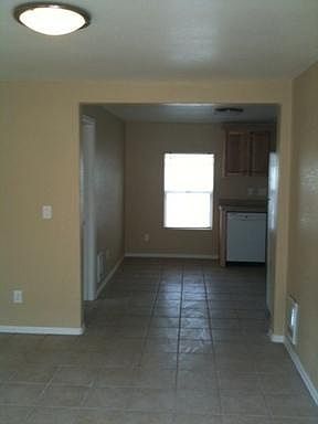 3rd image of 1093 Beatty St APT B