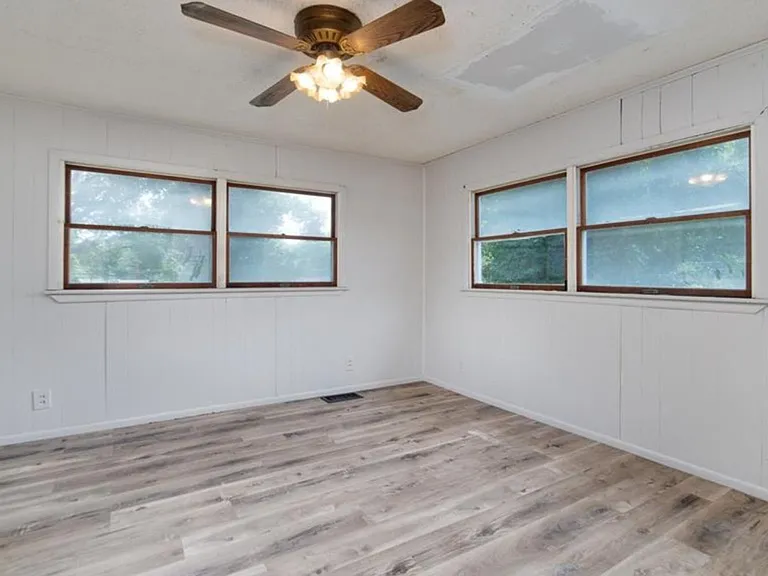 232 Cameron Rd — Photo 9