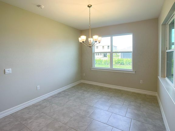 5th image of 432 Coral Reef Pl