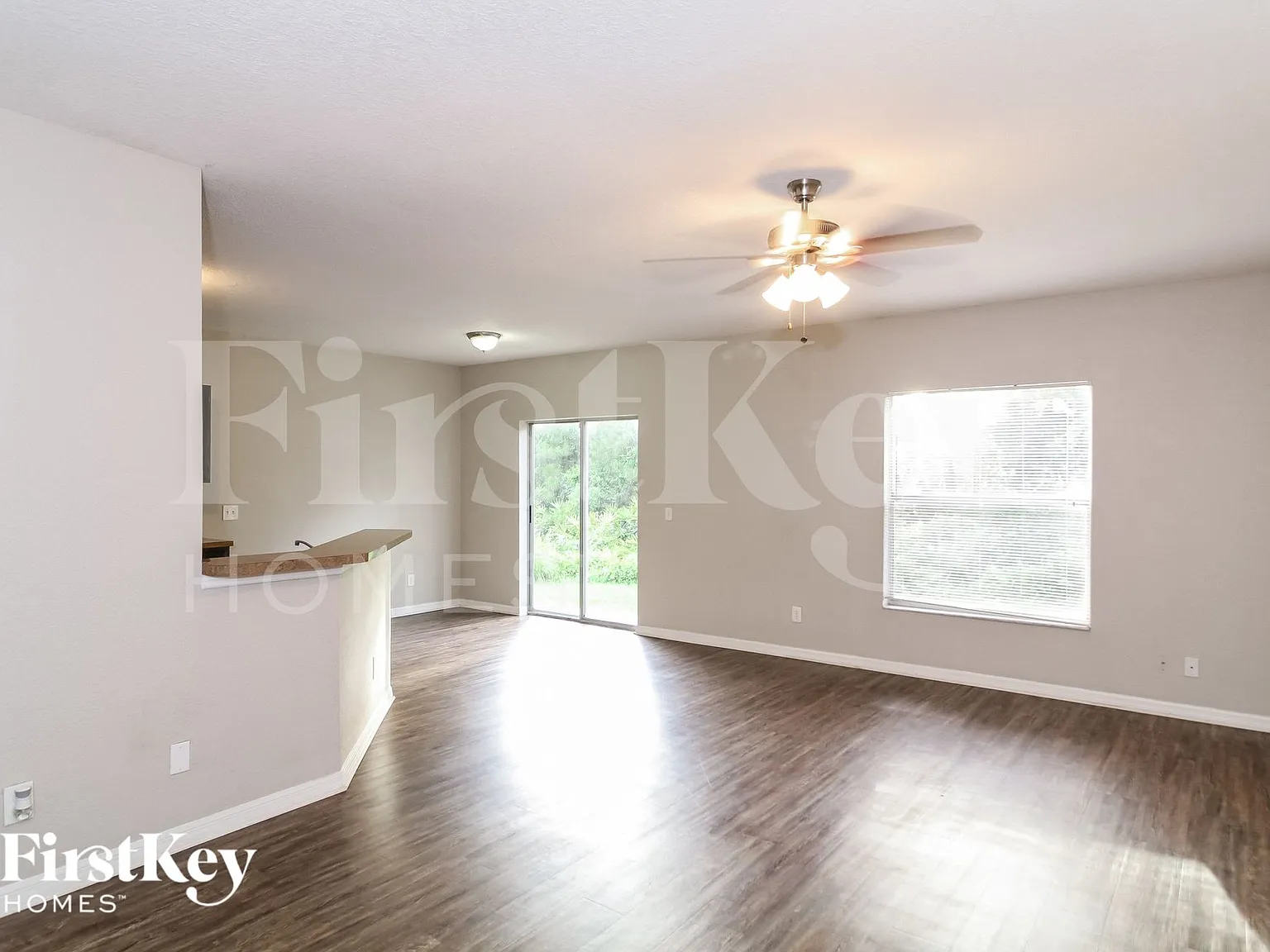 4 bed, 2.0 bath, 1490 sqft, $1,915 — Photo 2