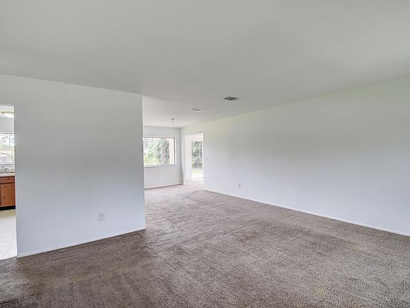 3rd image of 1721 SE Carvalho St