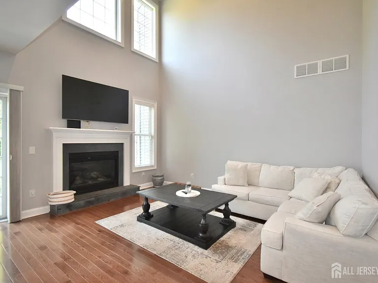 61 McCormick Ave S — Photo 12