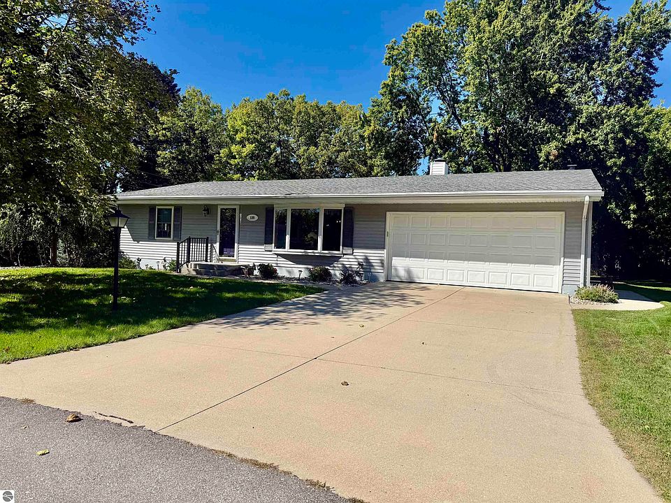 1st image of 135 Fox Pl