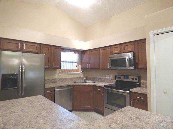 3rd image of 13460 Amberes Ln
