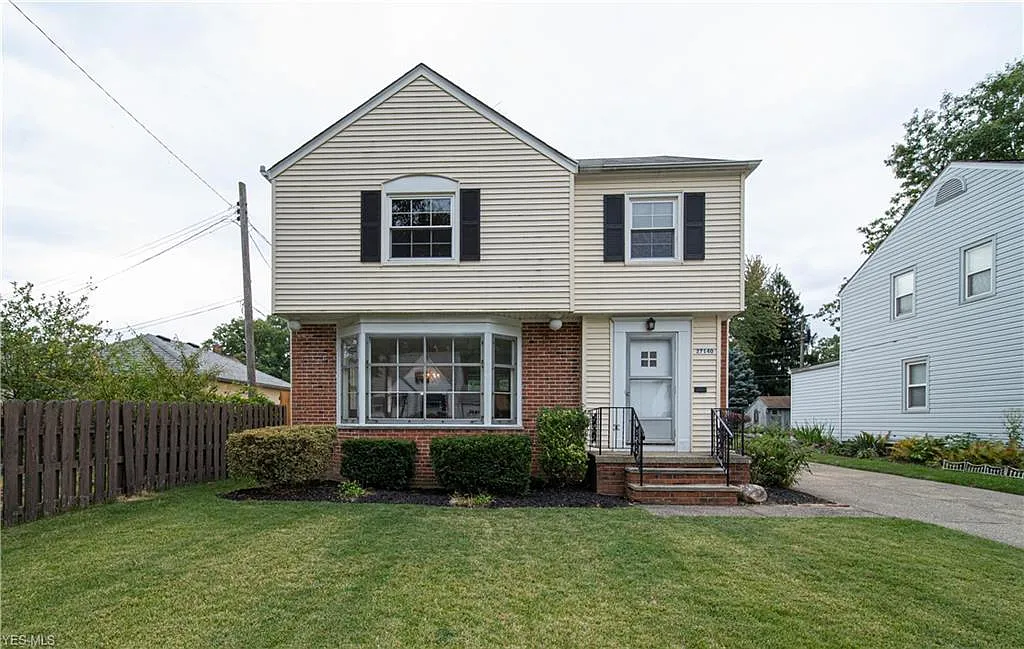 27140 Parkwood Dr photo 1
