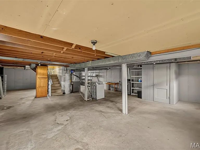 105 N Elm St — Photo 23