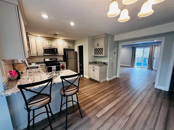 275 Donohue Rd APT 5, Dracut, MA 01826