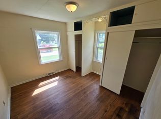 33 Berkshire Dr, Rock Island, IL