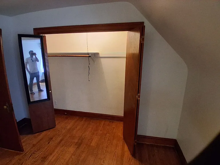 172 E Green St #B — Photo 7
