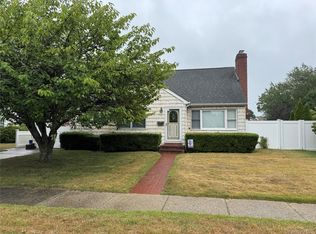 43 Hitherdell Ln, North Babylon, NY 11703