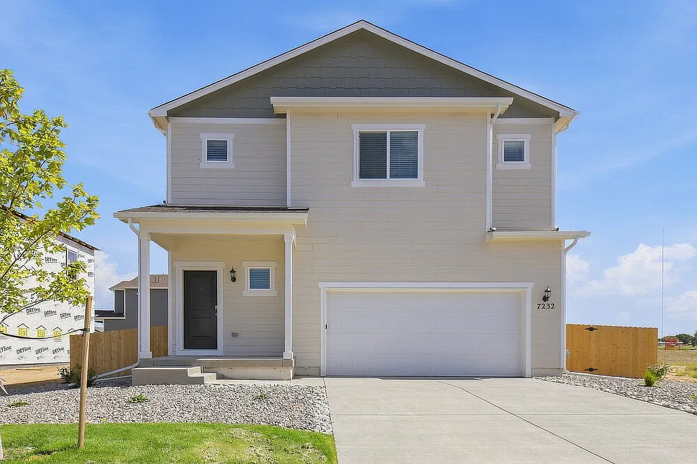 4 bed, 2.5 bath, 1924 sqft, $2,685 — Photo 1