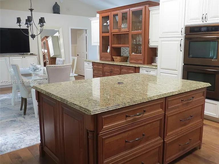 542 N Cypress Dr — Photo 10