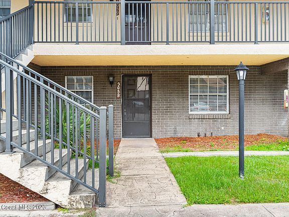 2nd image of 3058 Sir Hamilton Cir #3