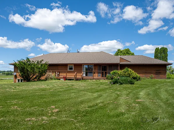 304 Franklin St, Hanover, IL 61041