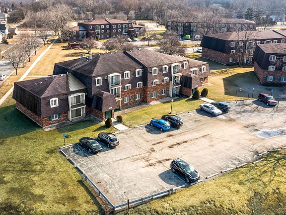 3rd image of 17951 Huntleigh Ct APT 103