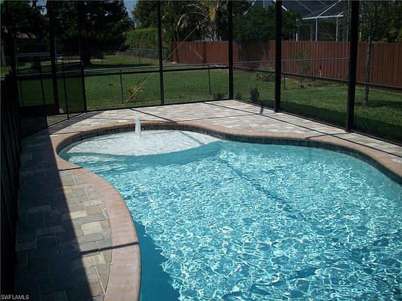 4th image of 2720 SW 17th Pl