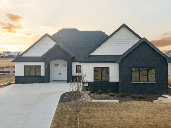 3016 S 209th Ct, Elkhorn, NE 68022
