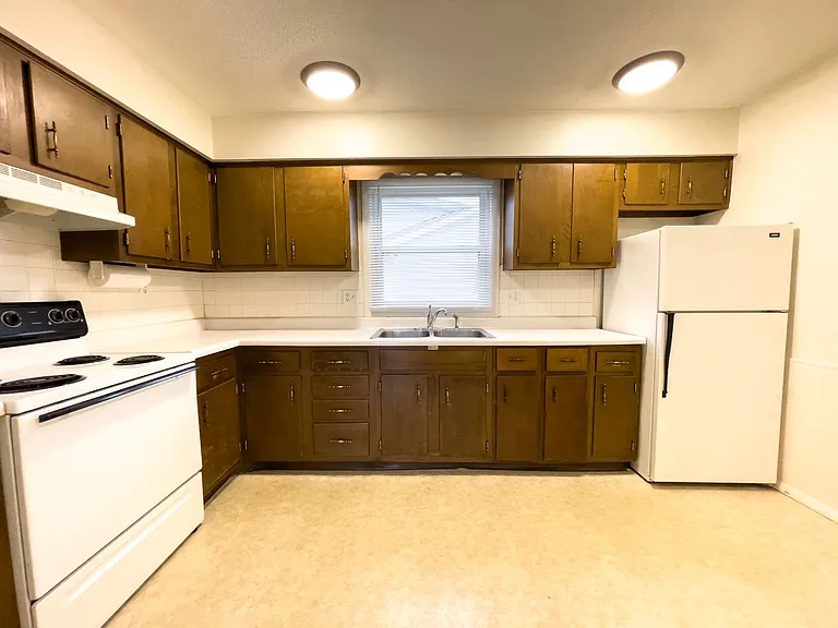 Hollyglen Apartments - Your Next Home in the Heart of Yorktown Schools — Photo 13