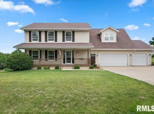301 Fyre Lake Dr, Sherrard, IL