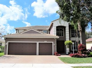 3923 Oakshire Rd, Des Moines, IA 50310