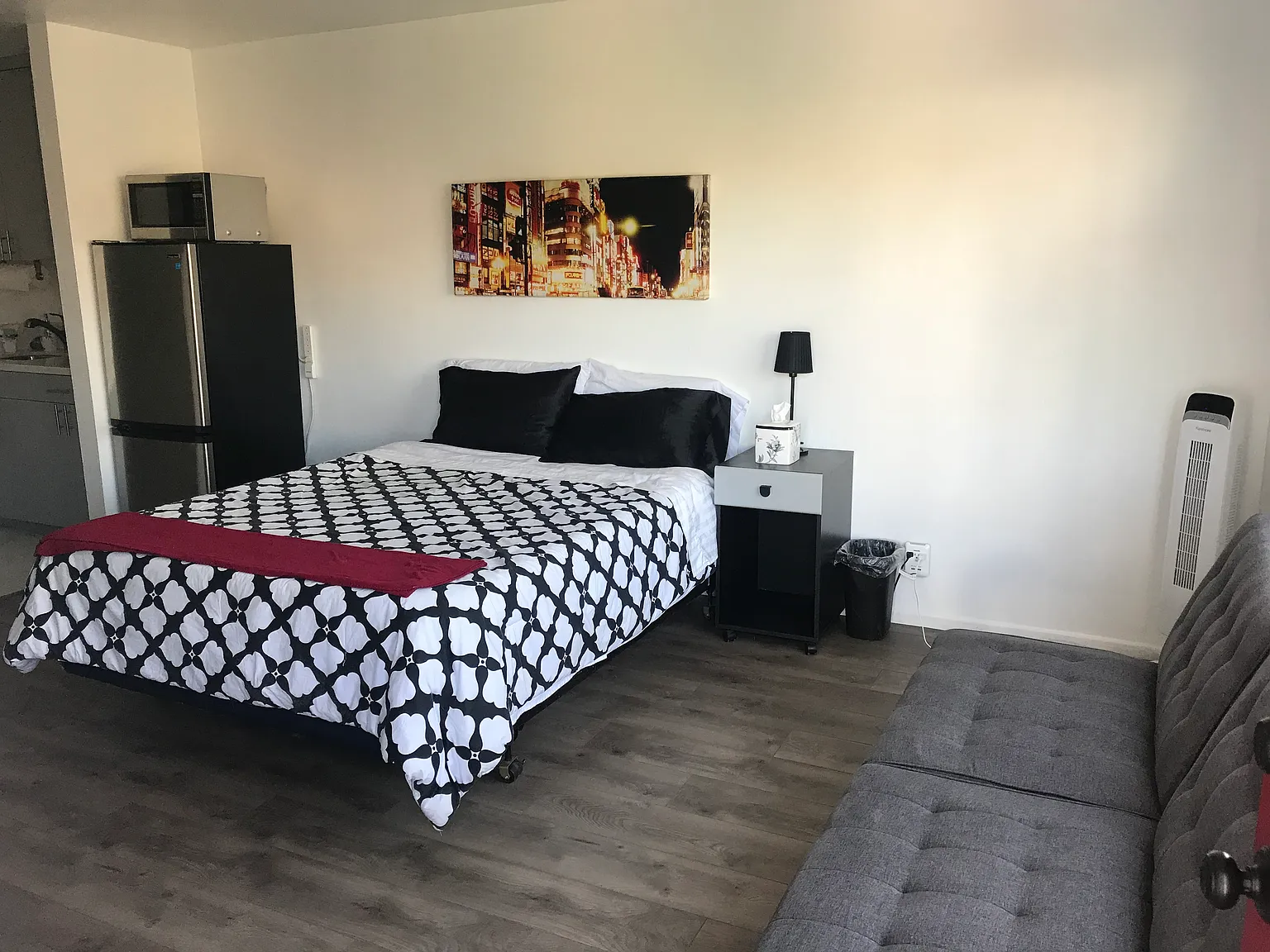 Studio, 300 sqft, $2,200 — Photo 3
