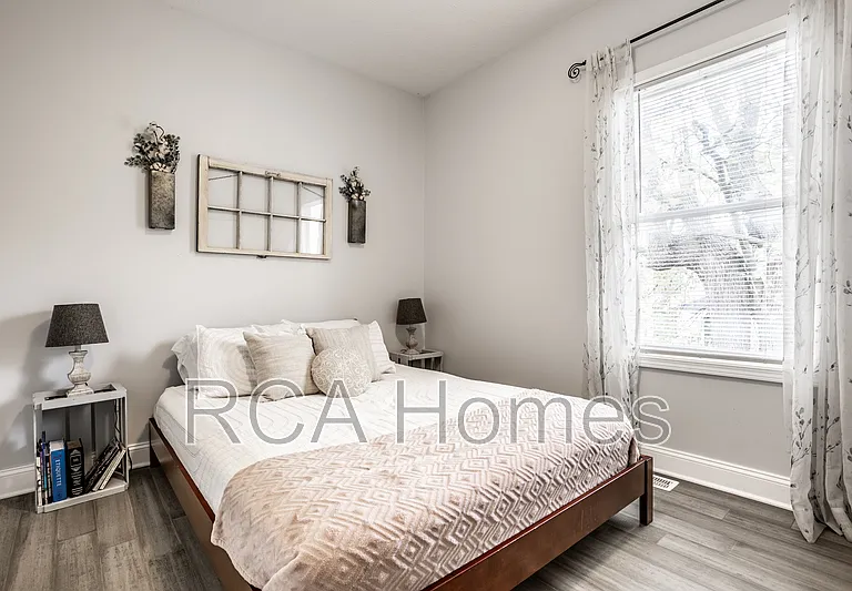1547 Hoyt Ave — Photo 15