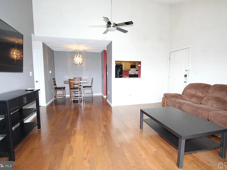 5015 Ravens Crest Dr — Photo 8