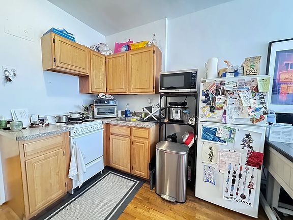 5th image of 52 Saint Marks Pl APT 4C
