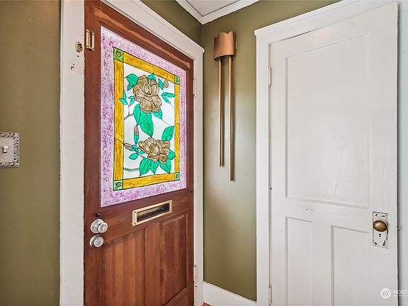4th image of 1118 Warren Avenue
