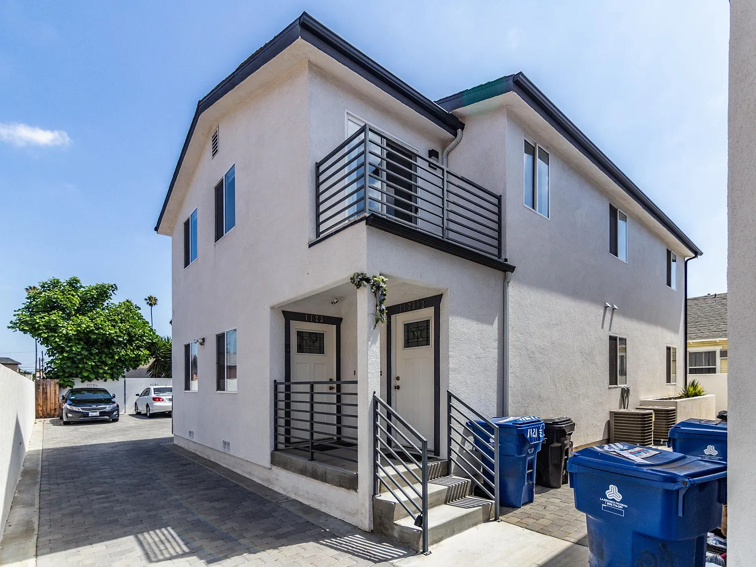 3 bed, 1300 sqft, $3,440 — Photo 3