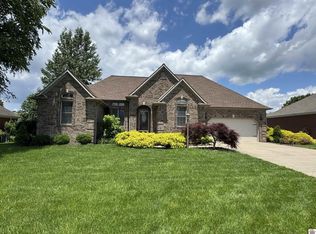 305 Peppers Mill Dr, Paducah, KY 42001