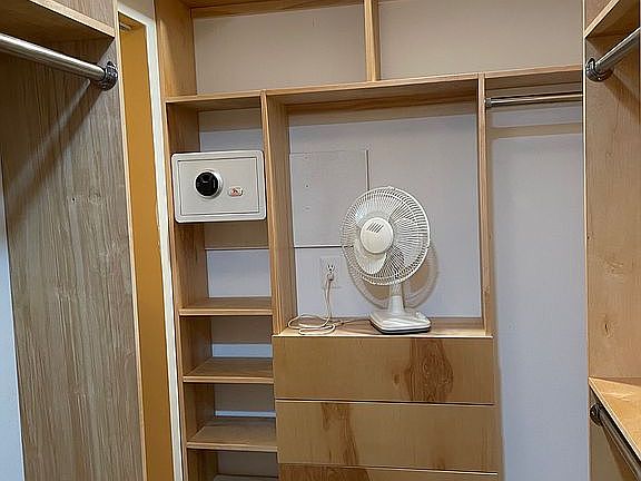 5th image of 7721 Hillside Ct APT 204