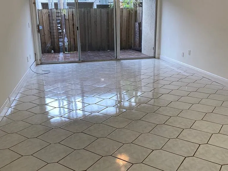 15385 S Dixie Hwy #12 — Photo 6
