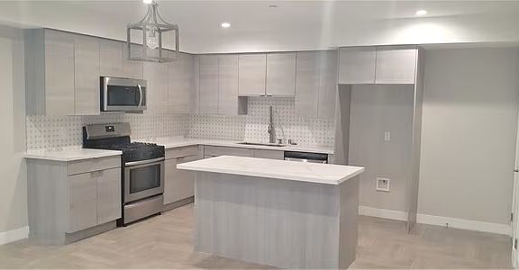 3rd image of 2218 Montrose Ave #G