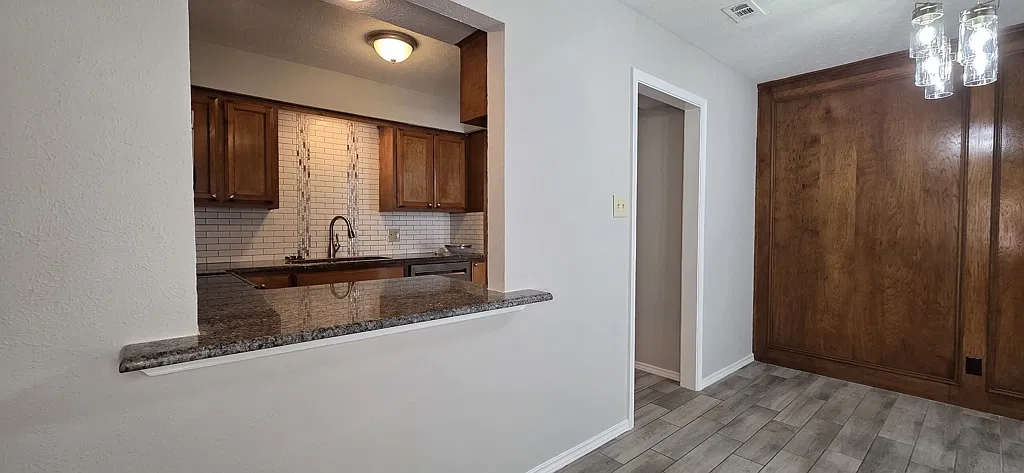 Updated 2-Bed 1-Bath Duplex (Move In Special) — Photo 3