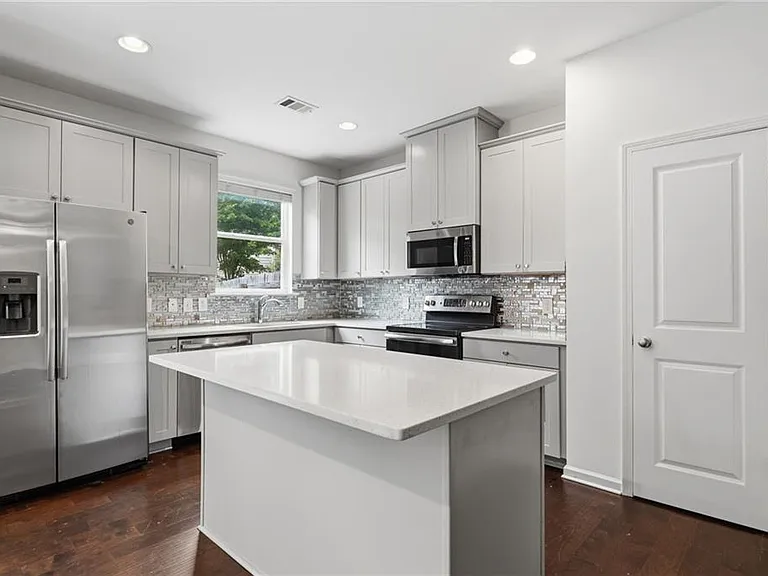 4917 Longview Walk — Photo 1
