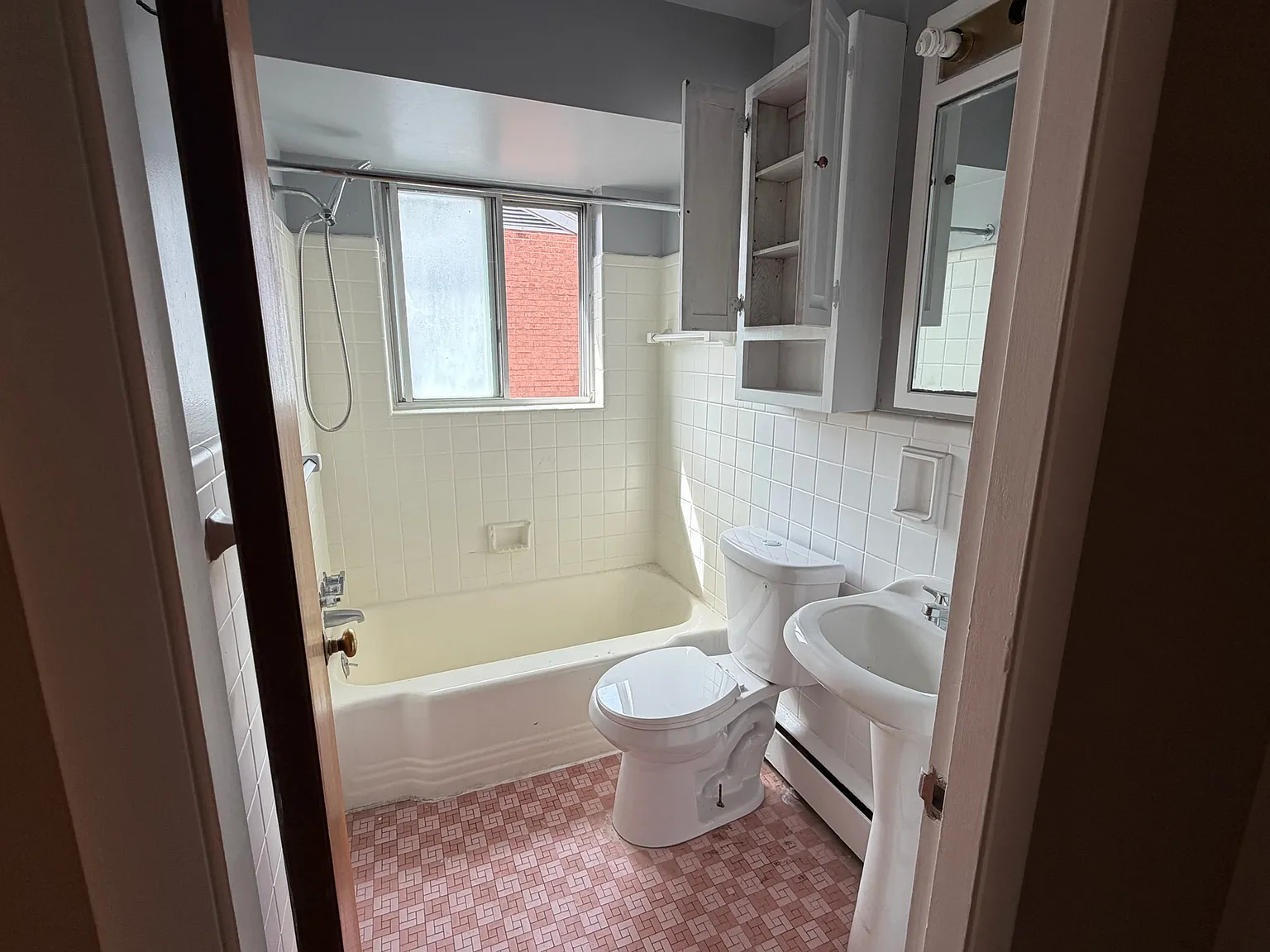 2 bed, 900 sqft, $925 — Photo 4