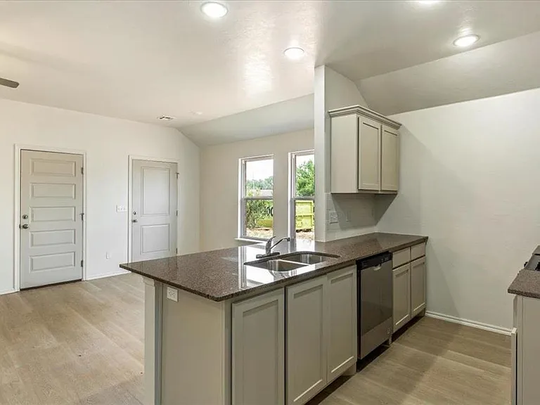 1301 SW New York Ave — Photo 3