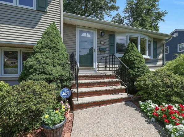 70 Vivian Ave, Emerson, NJ 07630