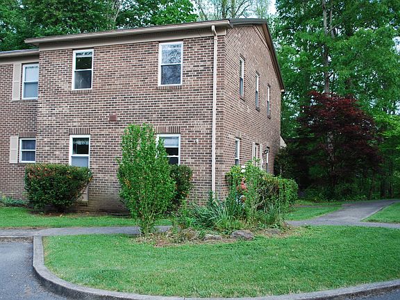 2nd image of 420 Woodland Ct SE #420