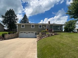 412 N Freedom St, Lena, IL 61048