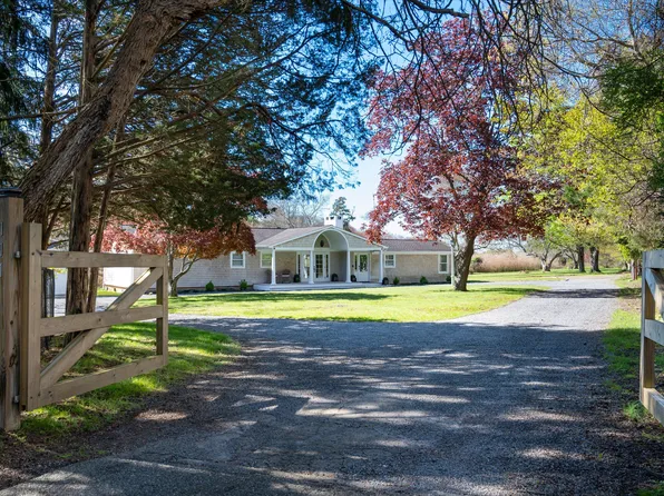 111 S Country Rd, Remsenburg, NY 11960